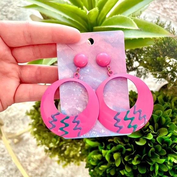 80’s Vintage Pink Hoop Dangle Earrings - Picture 2 of 4